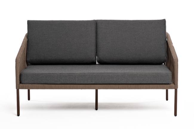 "Канны" диван 2-местный плетеный из роупа, каркас алюминий коричневый (RAL8016) муар, роуп коричневый круглый, ткань темно-серая 027