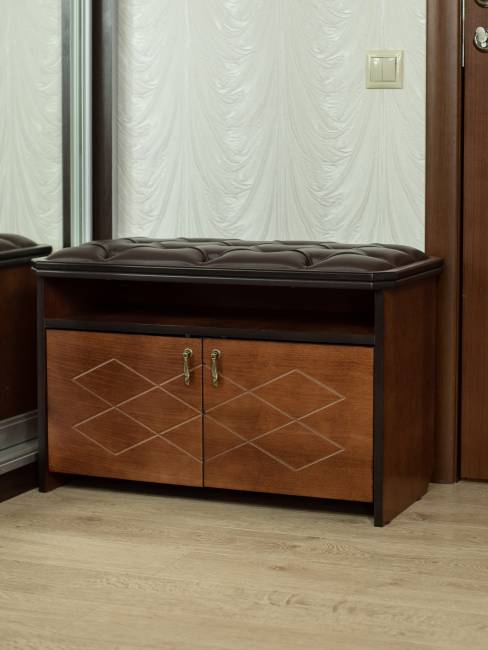 Банкетка Патриция 2 орех, к/з Ева 1, каретная стяжка Л